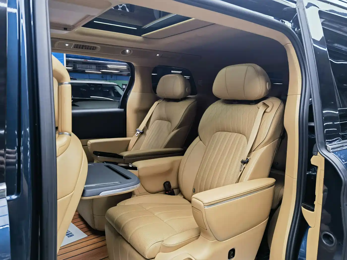 Voyah Auto Voyah Dreamer 2025 PHEV AWD Flagship Qian Kun Edition фото 9