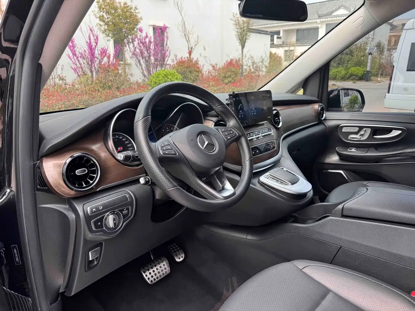 Mercedes-Benz V-Class 2020 Model V 260 L Long Wheelbase Luxury фото 5