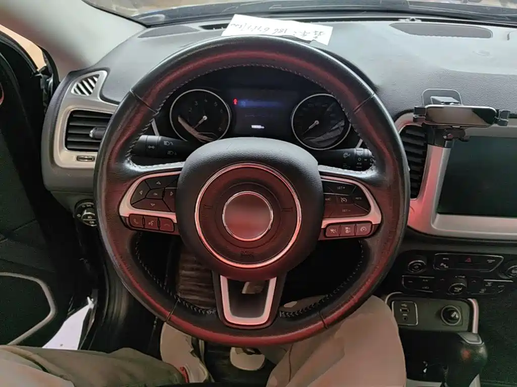 Фото 11 - Jeep Compass