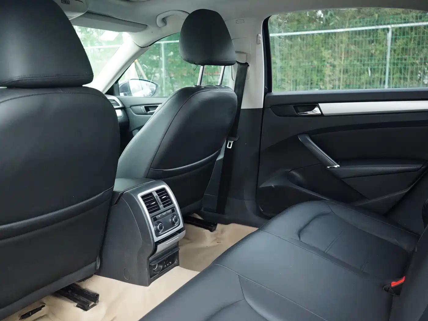 Volkswagen Passat 2014 1.8TSI DSG Luxury Edition фото 9