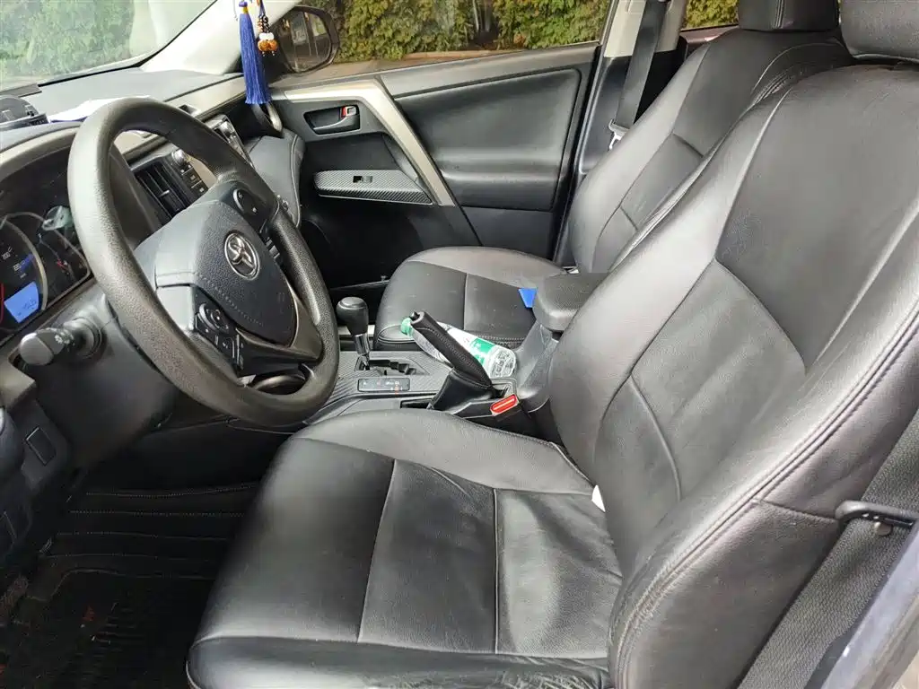 Toyota RAV4 Rongfang 2015 2.0L CVT 2WD Trend Edition фото 8