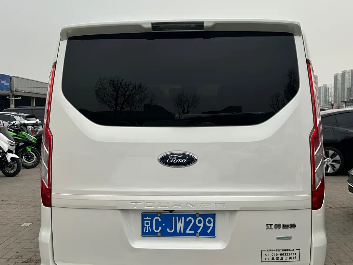 صورة 14 - Ford Tourneo