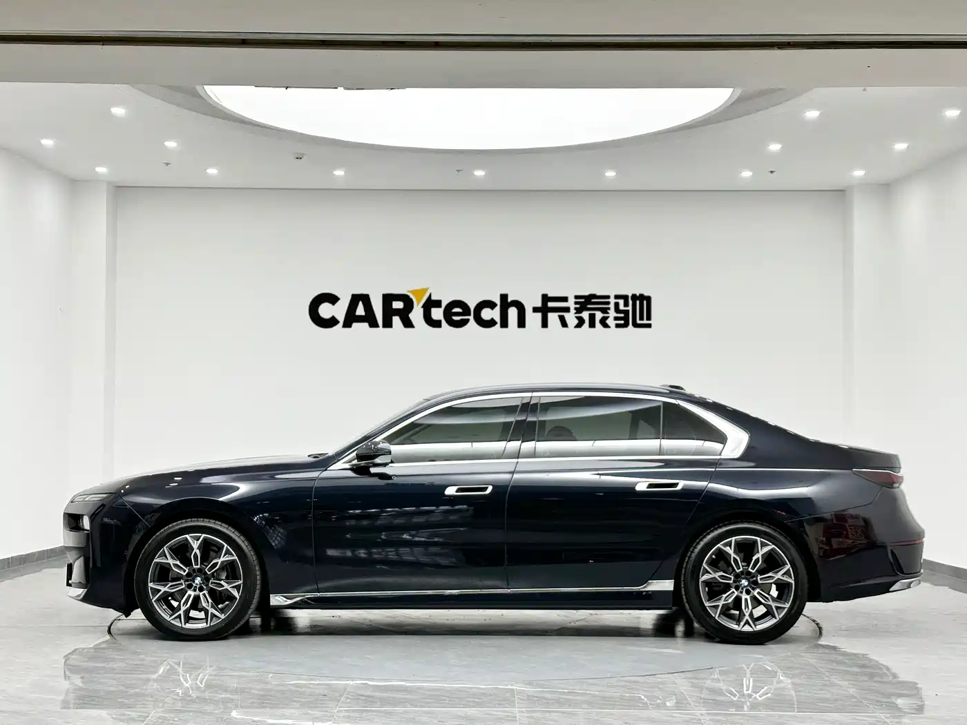 BMW 7 Series 2023 Model 735Li Luxury Package фото 5