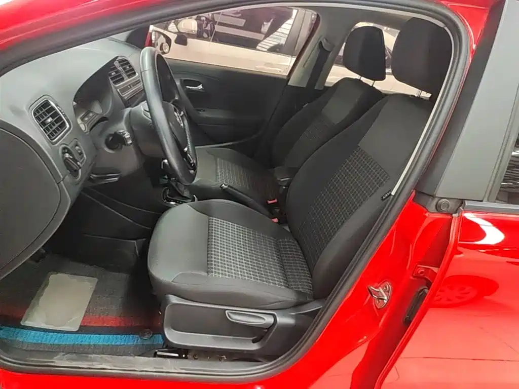 Volkswagen Polo 2016 1.6L Automatic Comfort фото 15