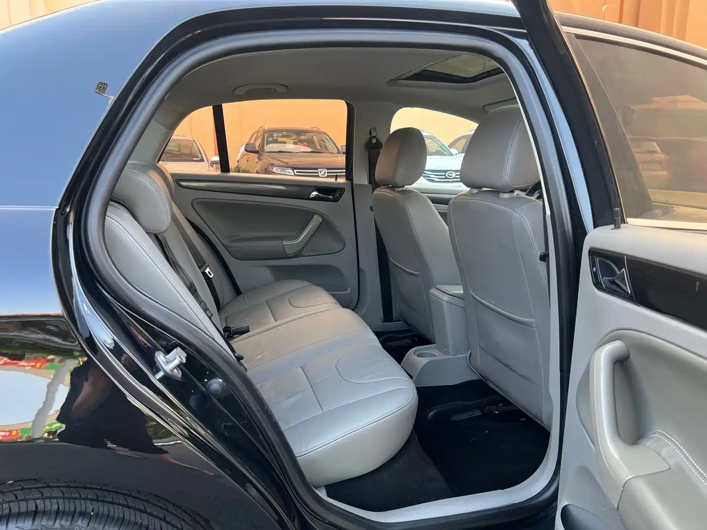 Volkswagen Bora 2013 2012 1.6L Automatic Luxury Model