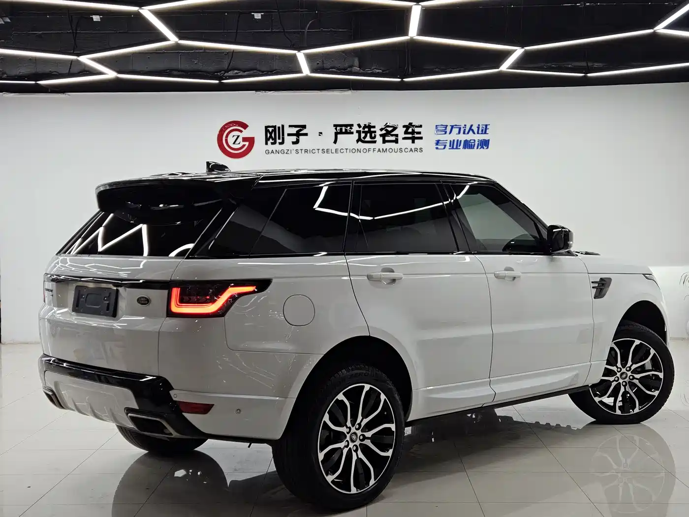 Land Rover Range Rover Sport 2022 3.0 L6 Gloss Black Edition фото 6