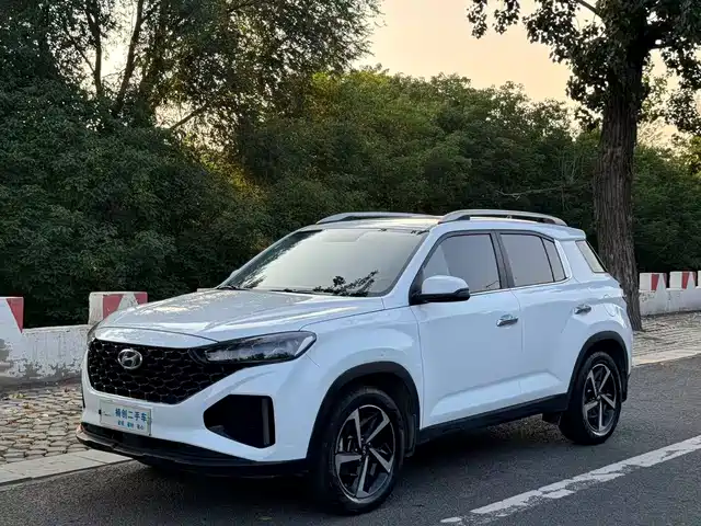 Hyundai ix35 2.0L, автомат, моноприводный, GLS, Лидер