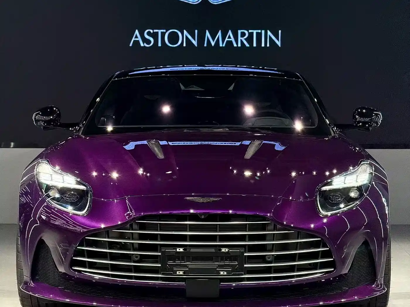 Aston Martin DB12 2024 2023 4.0T V8 Coupe