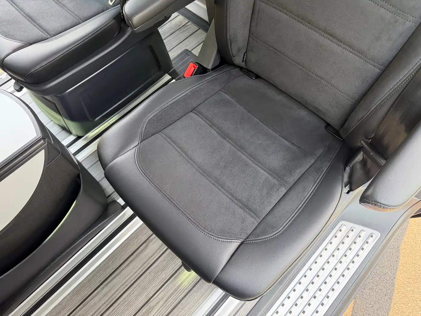 Volkswagen Multivan 2019 2018 2.0TSI 4WD Explorer Edition 7-Seater