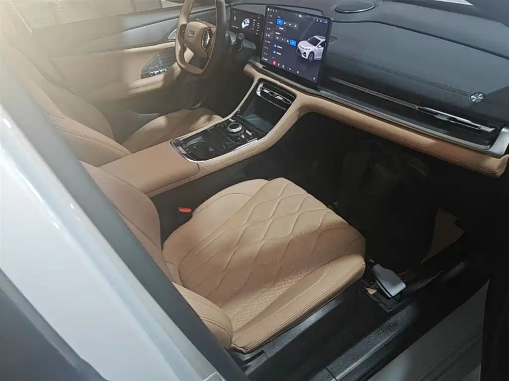 Geely Galaxy Galaxy A7 2025 EM-i 150km Premium Edition фото 16