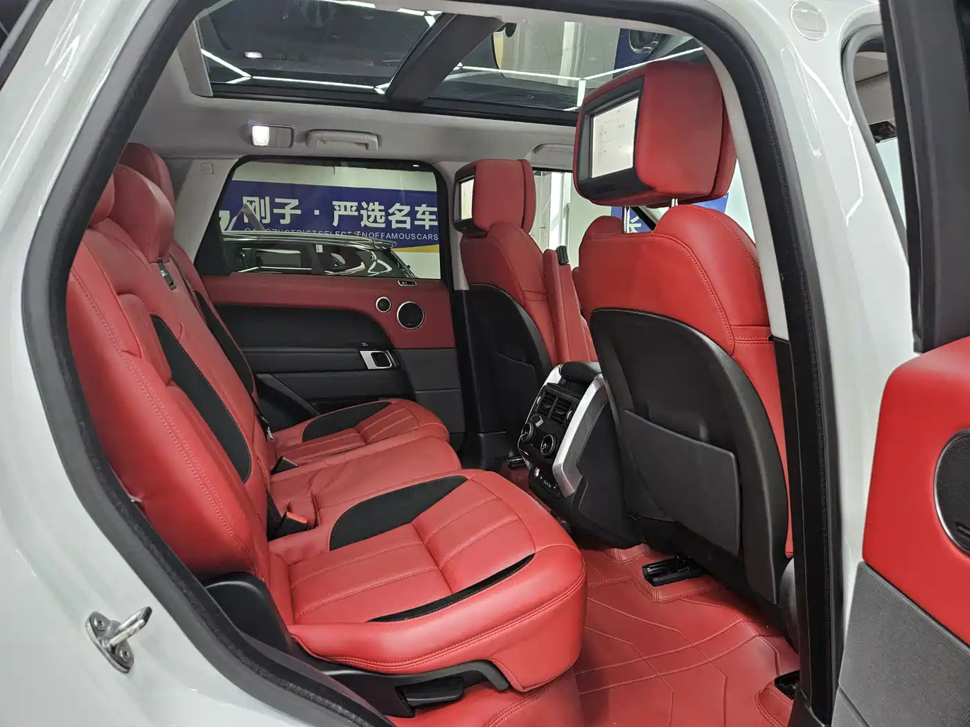 Land Rover Range Rover Sport 2022 3.0 L6 Gloss Black Edition фото 9