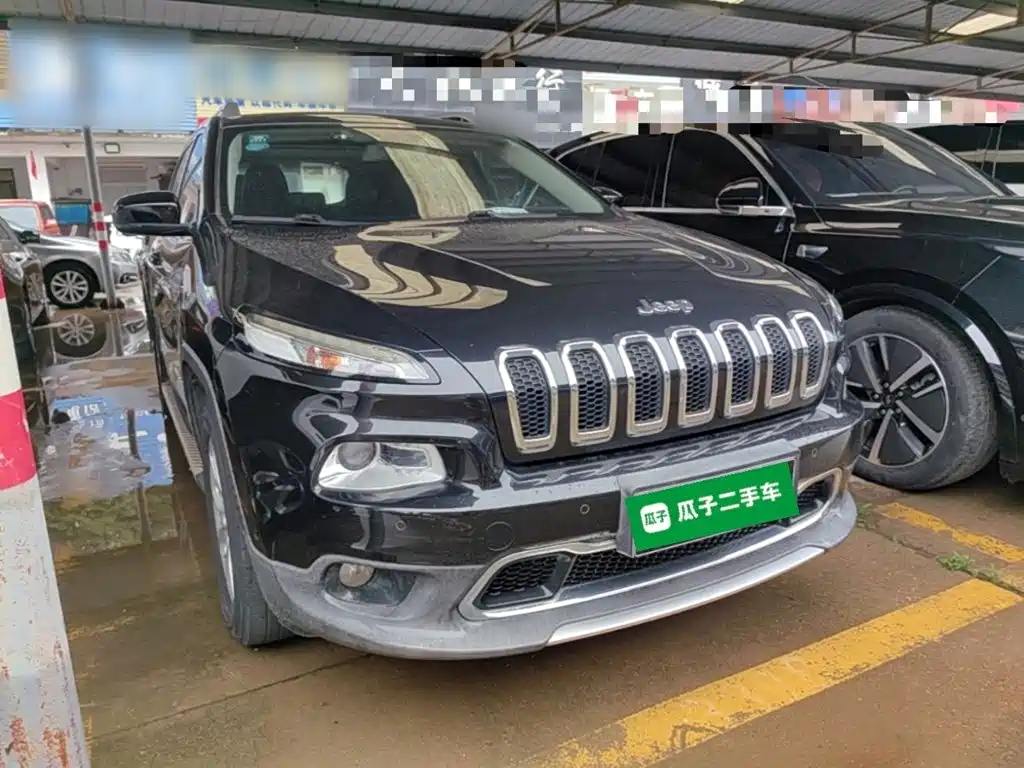 Фото 4 - Jeep Cherokee