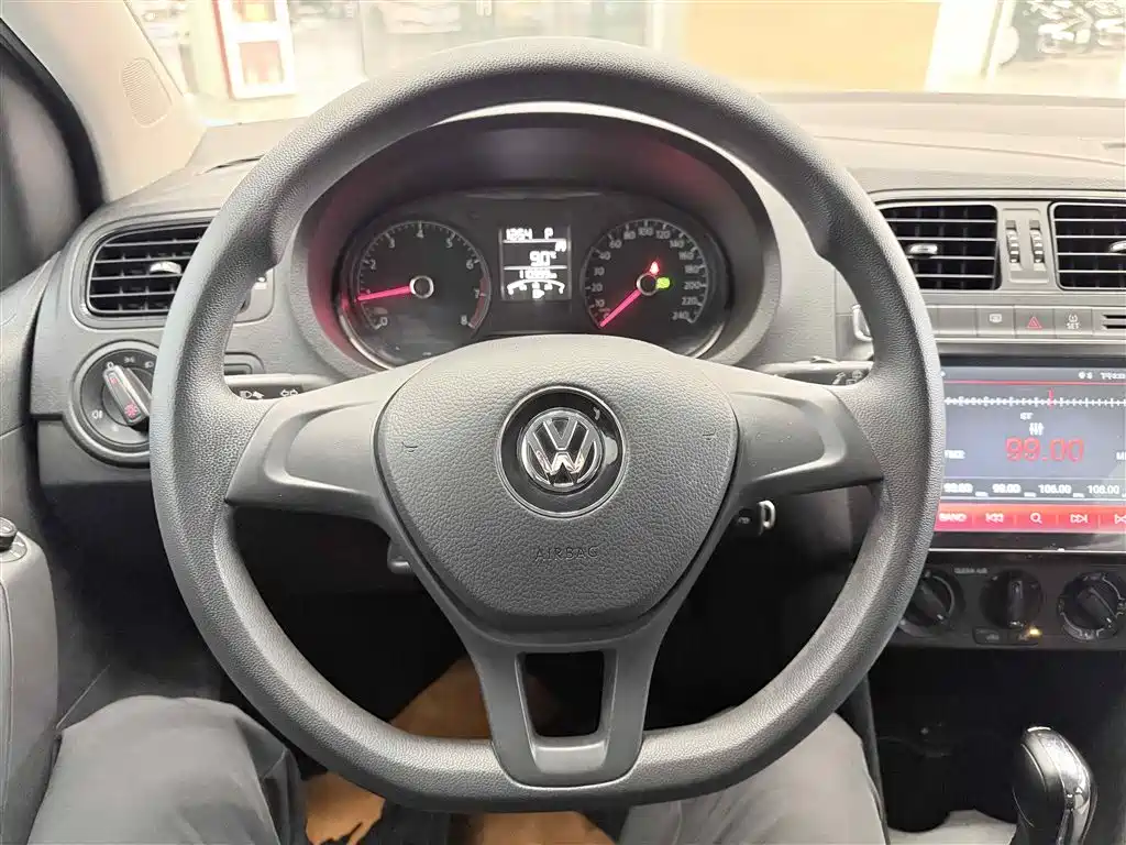 Volkswagen Polo 2018 1.5L Auto Safe Drive фото 7