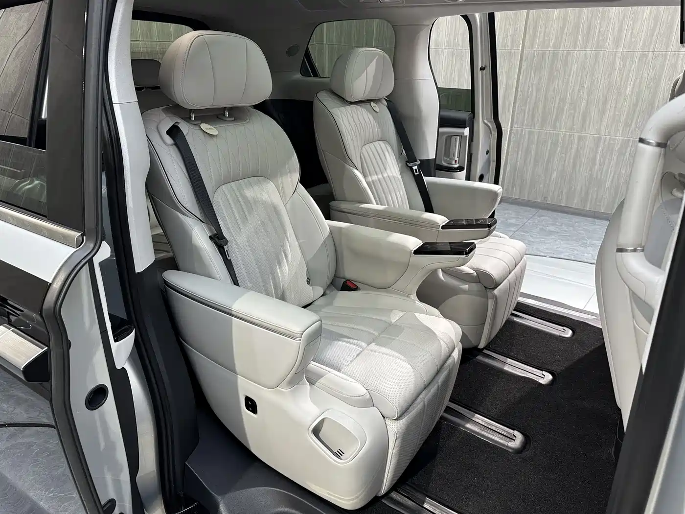 Voyah Auto Voyah Dreamer 2025 PHEV AWD Flagship Qian Kun Edition фото 11