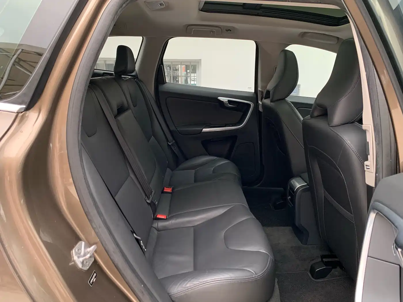 Фото 9 - Volvo XC60