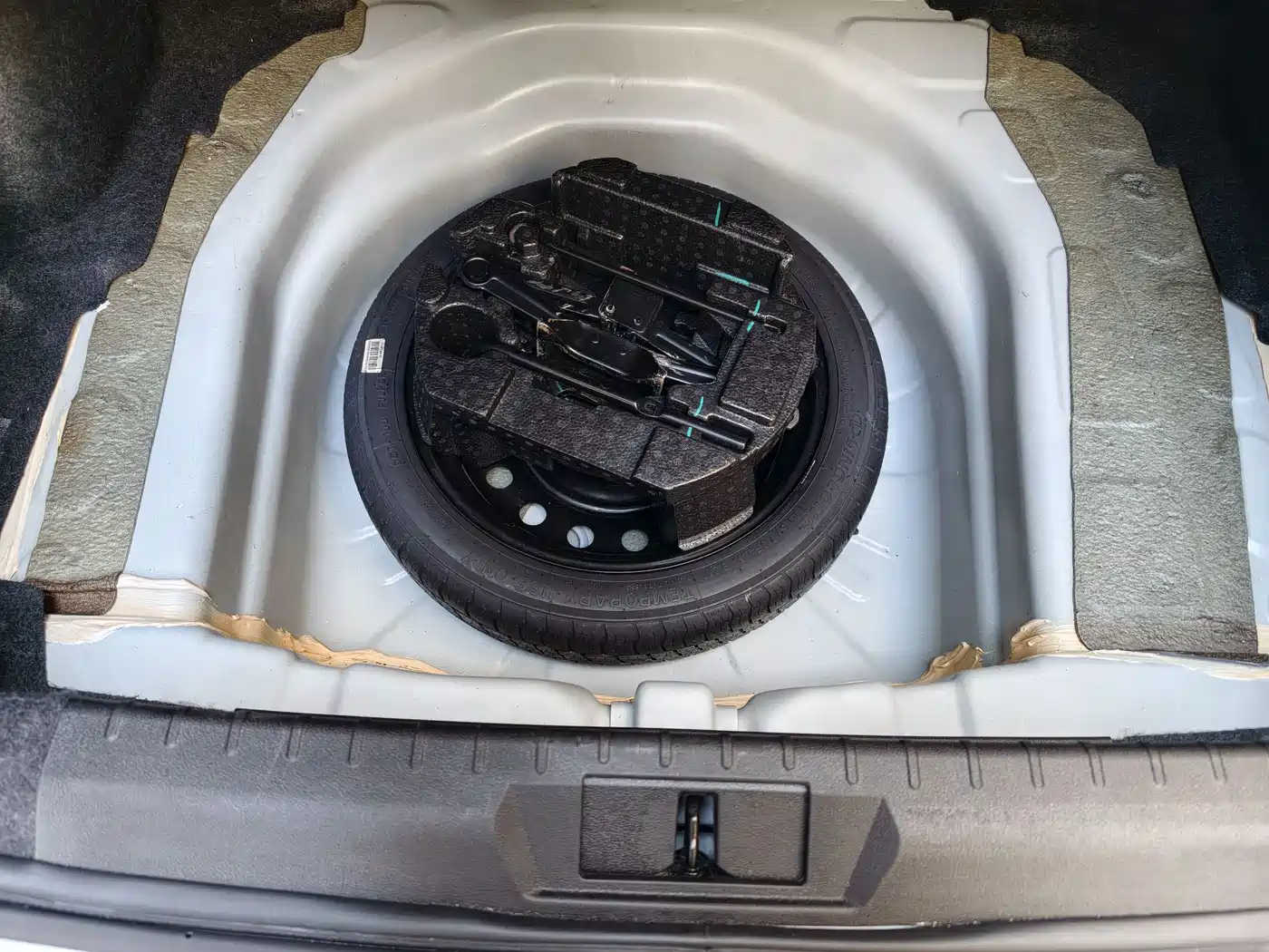 GEELY AUTOMOBILE EMGRAND