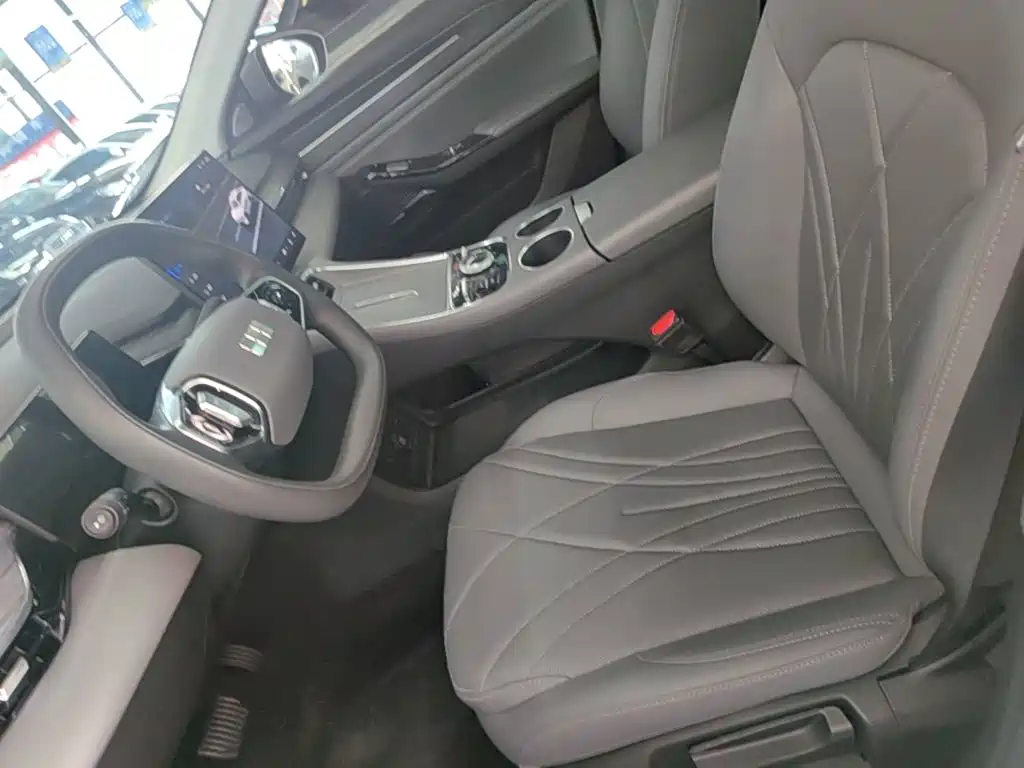 Geely Galaxy Galaxy L6 2025 2025 EM-i 60km Voyage Edition