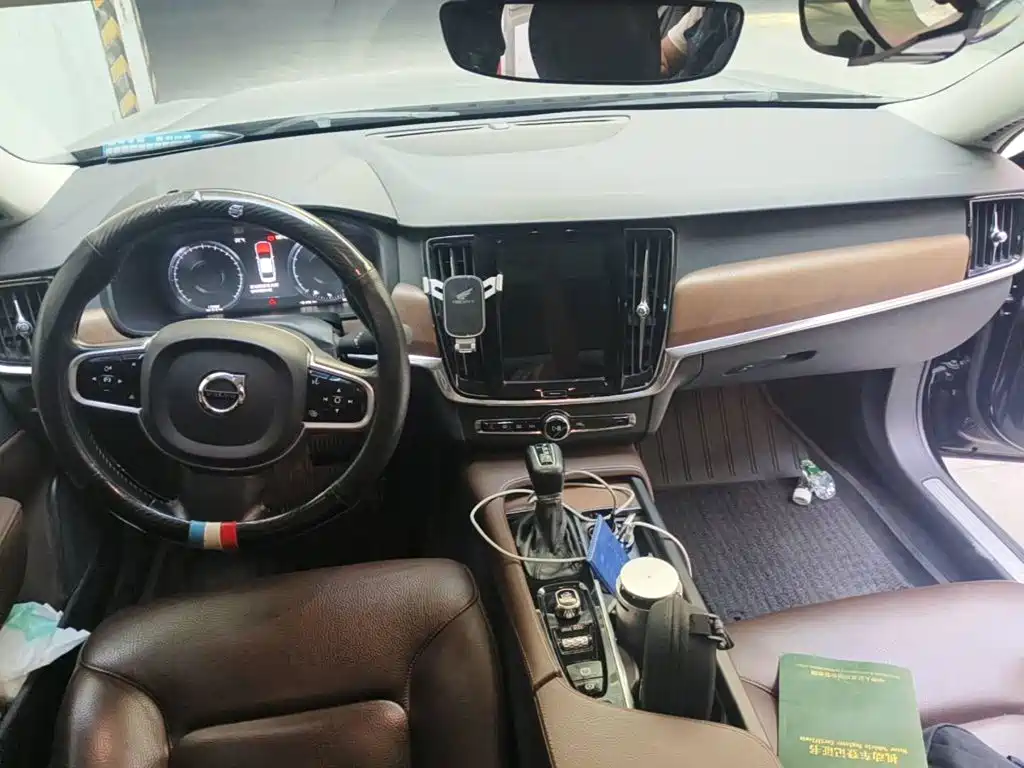 صورة 12 - Volvo S90