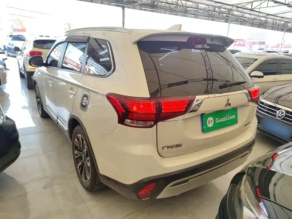 MITSUBISHI OUTLANDER