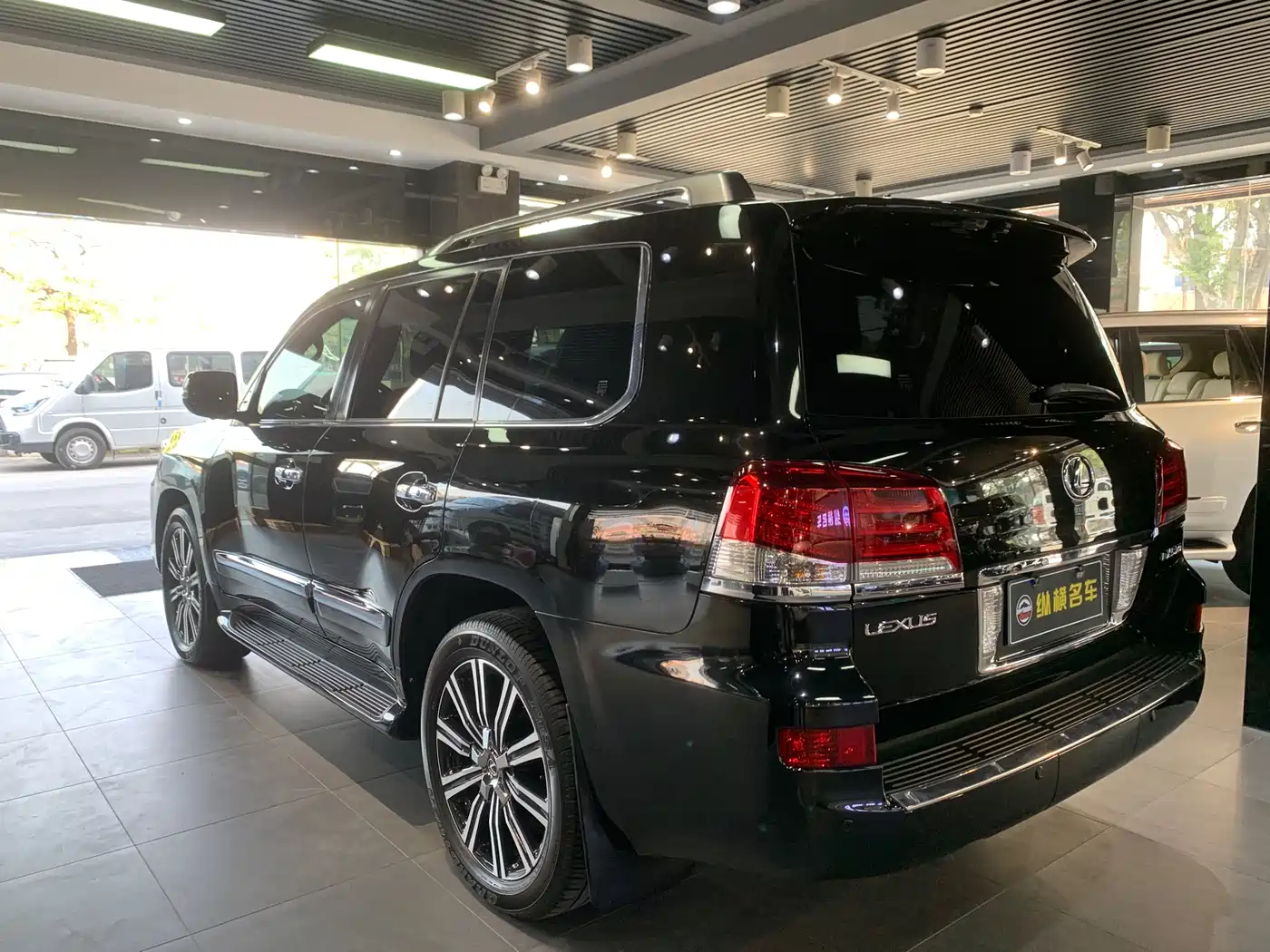 Lexus LX 2013 570 фото 4