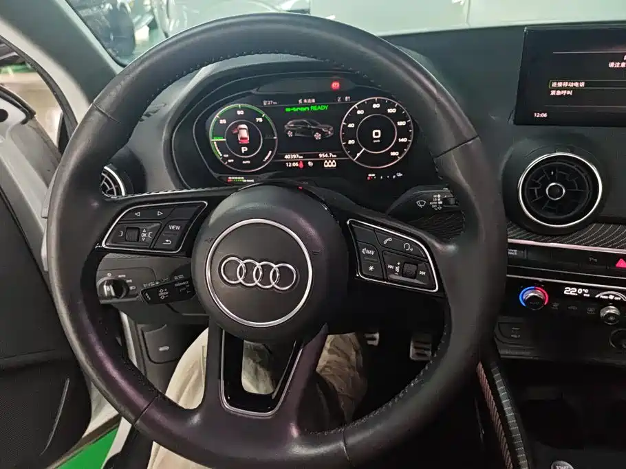 Фото 15 - Audi Q2L e-tron