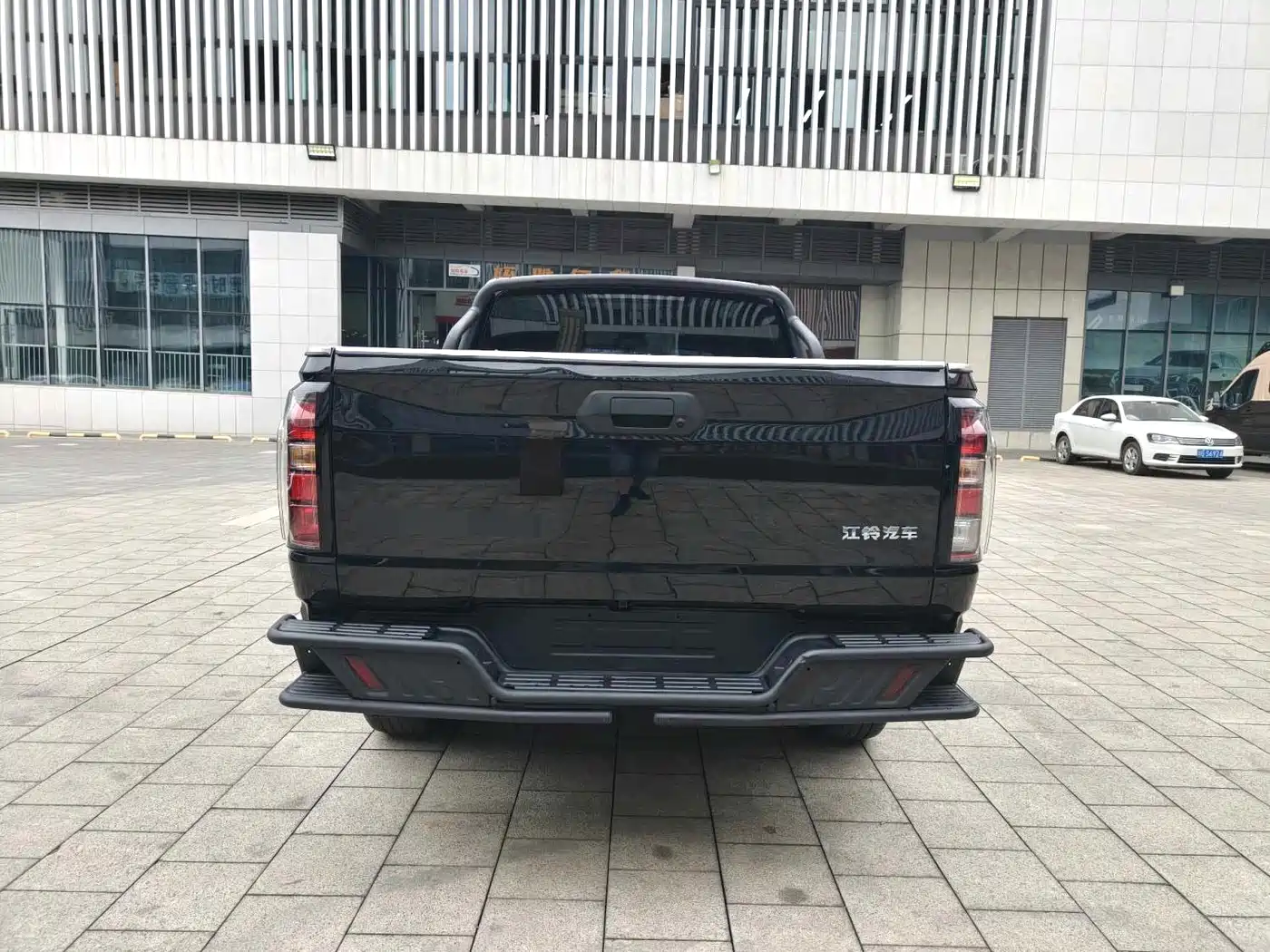 Jiangling Dadao 2025 2025 Allrounder Mountain Edition Flatbed 2.3T Diesel Automatic 4WD Comfort