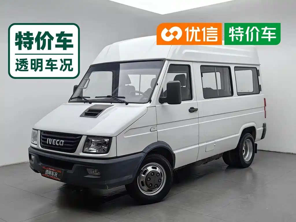 Iveco Daily 2021 2021 Model 2.5T A35 M1 Passenger Vehicle 5-9 Seats Short Wheelbase Medium Roof Dual Tires Sliding Door