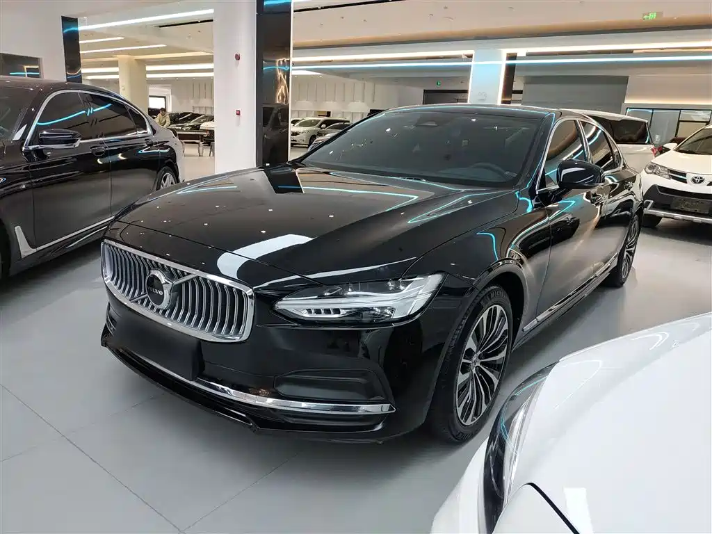 Volvo S90 2024 B5 Momentum Luxury Edition