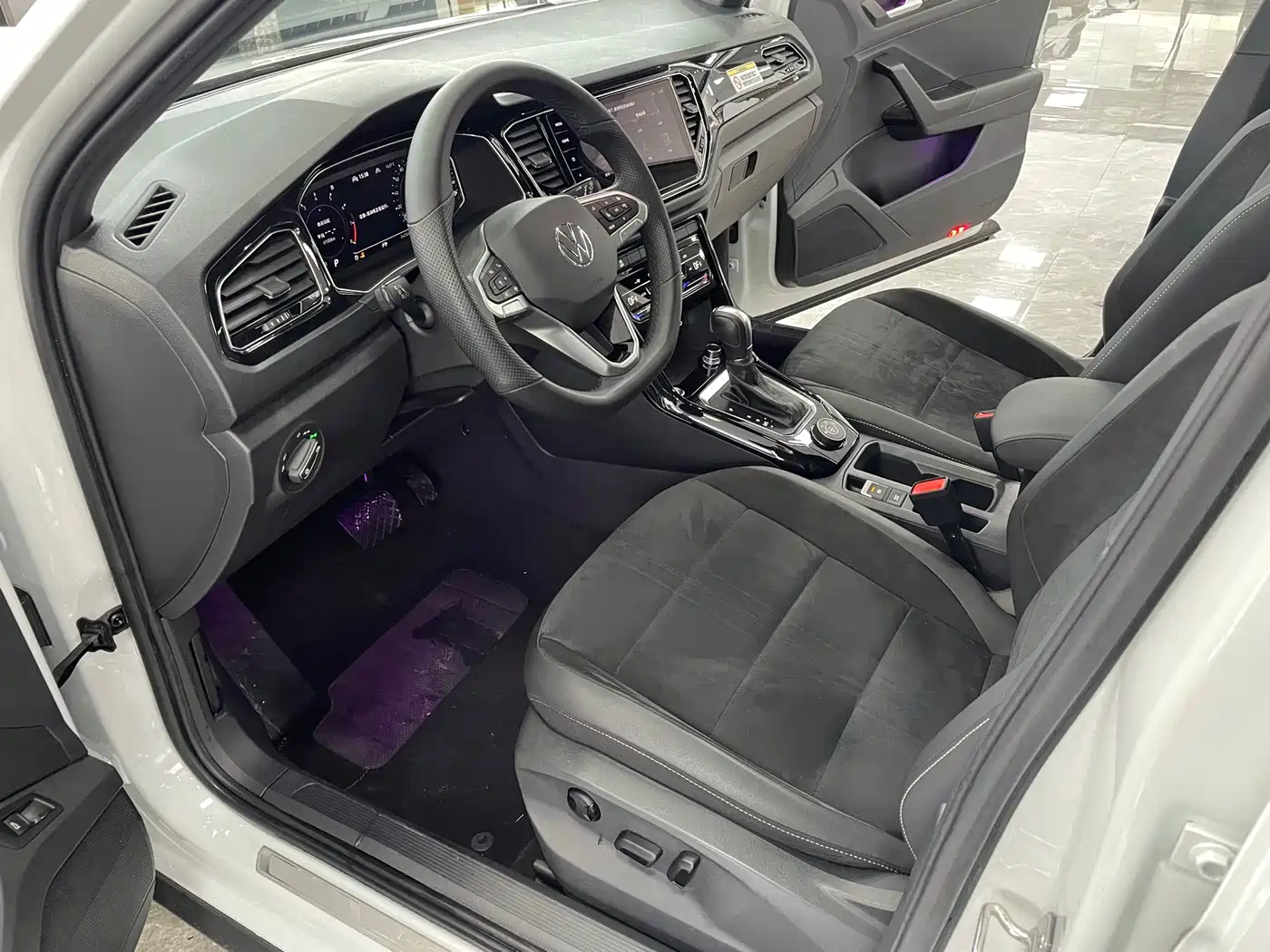Volkswagen T-ROC 2021 Facelift 280TSI DSG 4WD Luxury Smart Connect Edition фото 5
