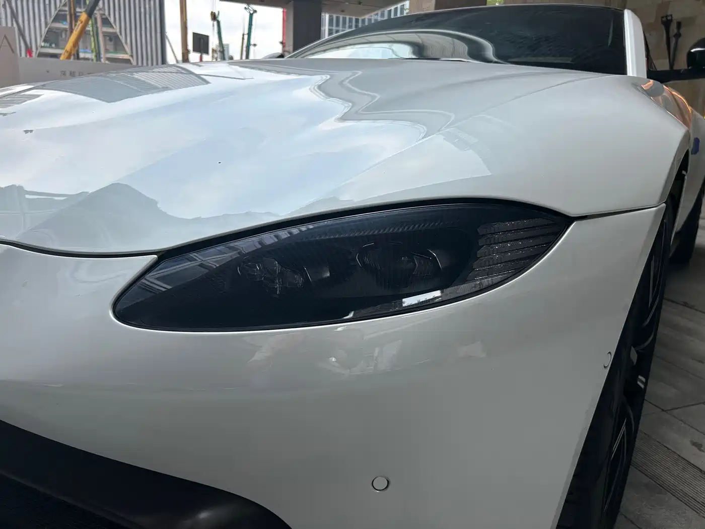 ASTON MARTIN V8 VANTAGE