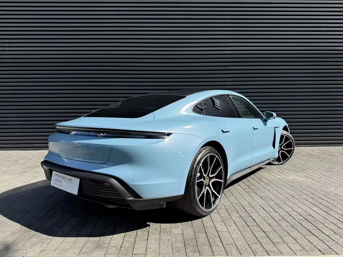 PORSCHE TAYCAN
