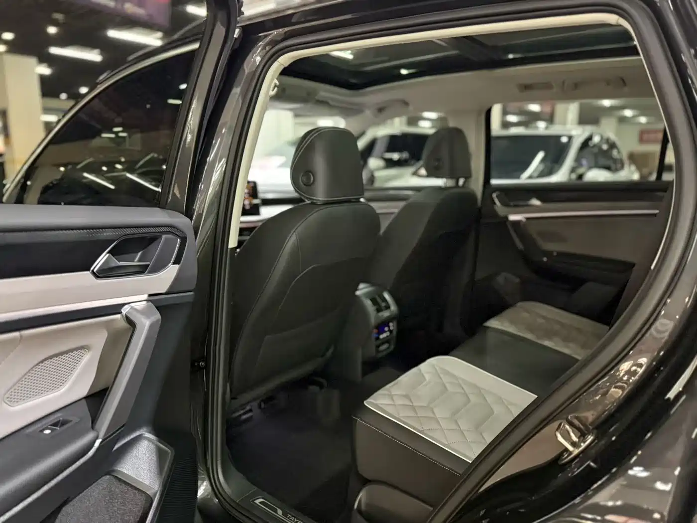 Volkswagen Tayron 2024 330TSI 2WD Luxury Plus Advanced фото 6