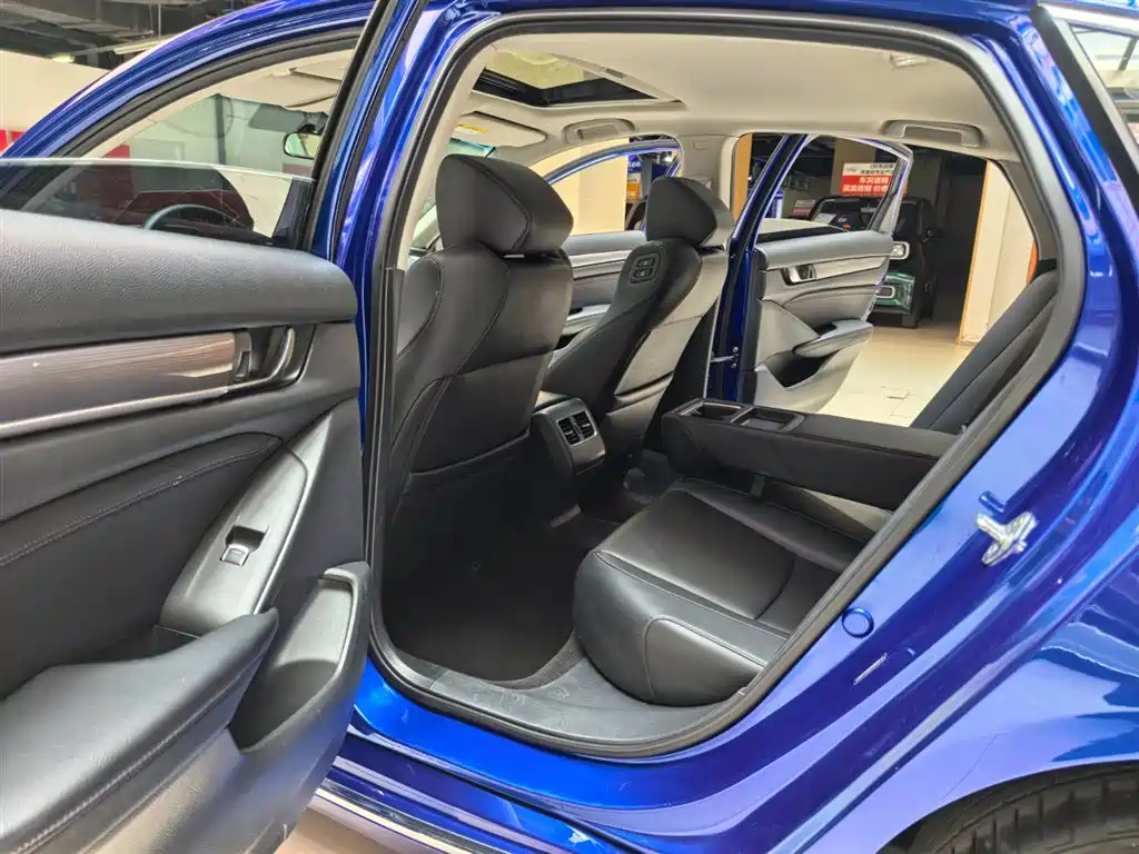 Фото 7 - Honda Accord