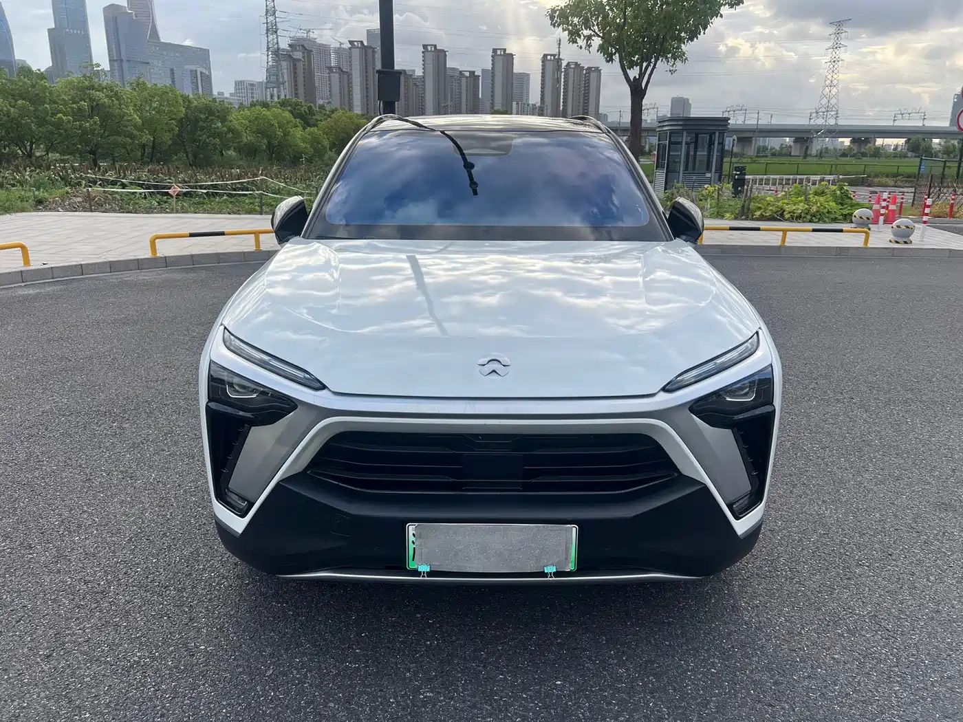 Фото 2 - NIO ES8