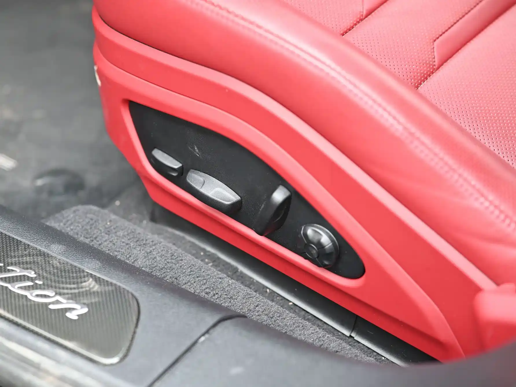 Photo 13 - Porsche Panamera