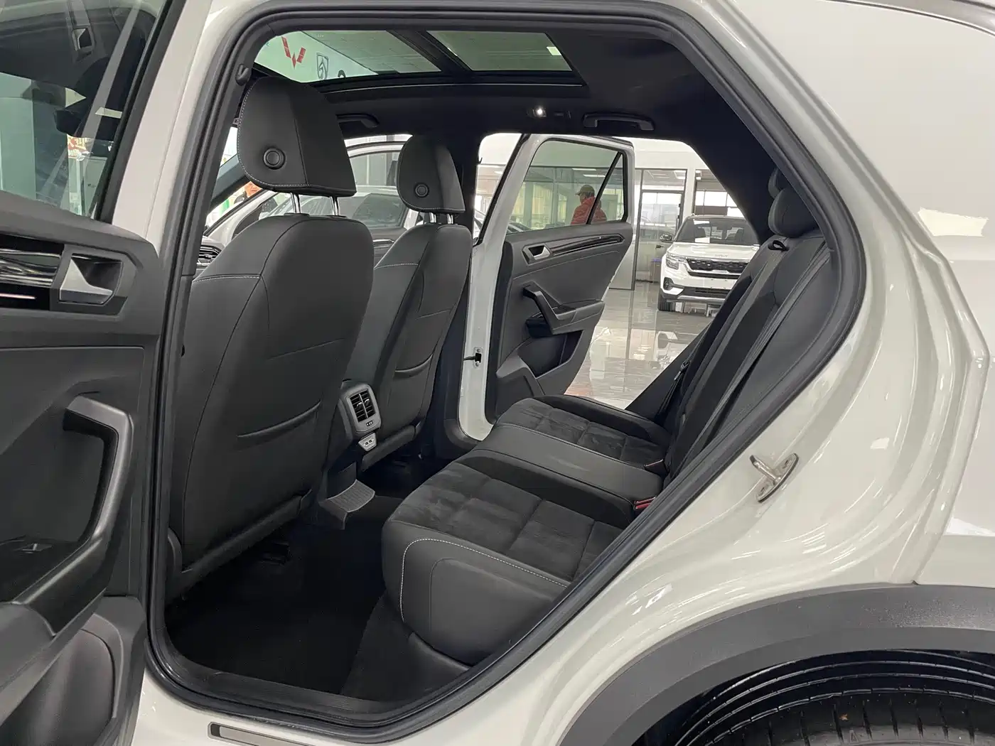 VOLKSWAGEN T ROC EXPLORING SONGS