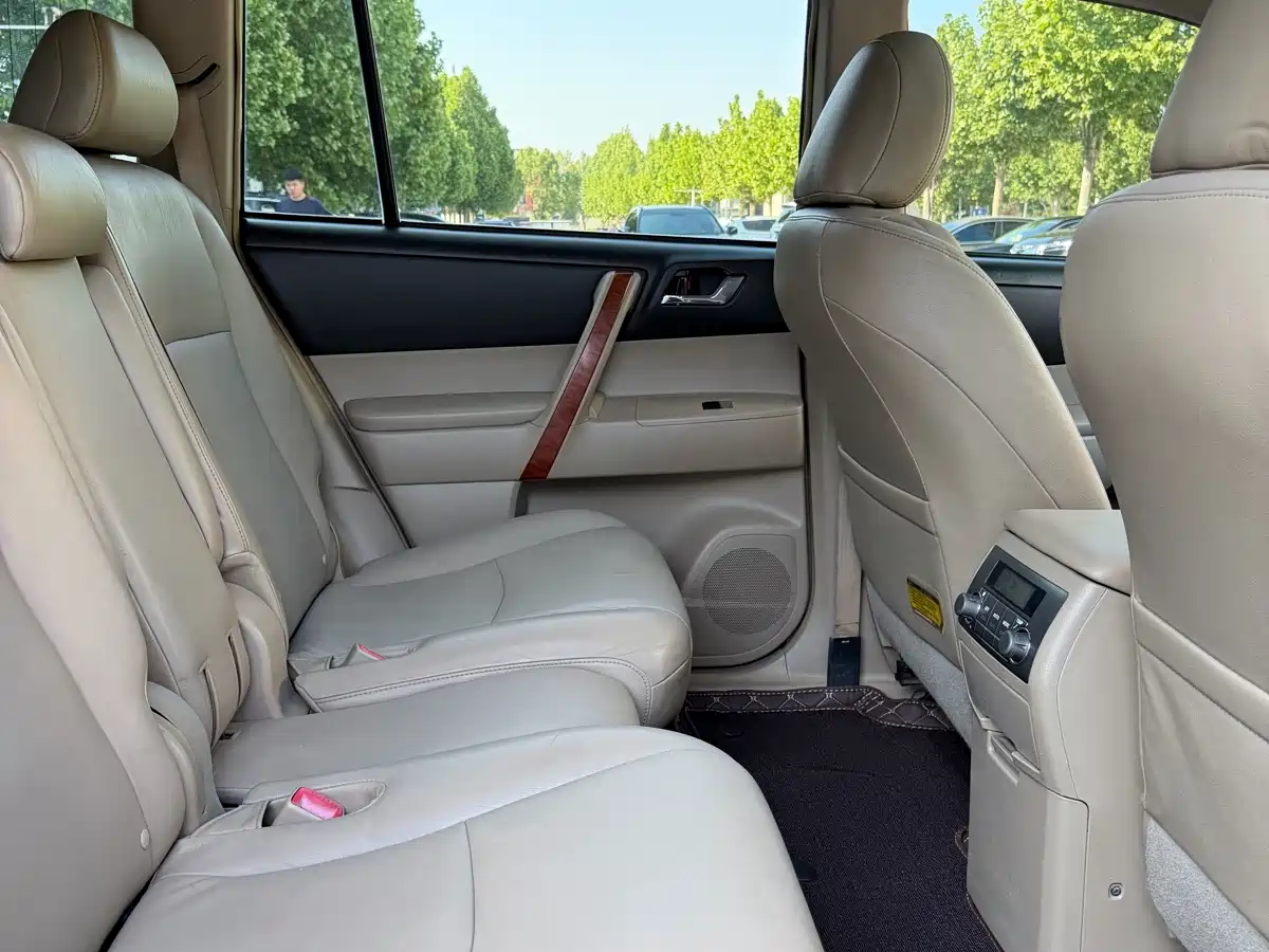 Toyota Highlander 2009 2.7L 2WD 7-Seater Premium фото 11