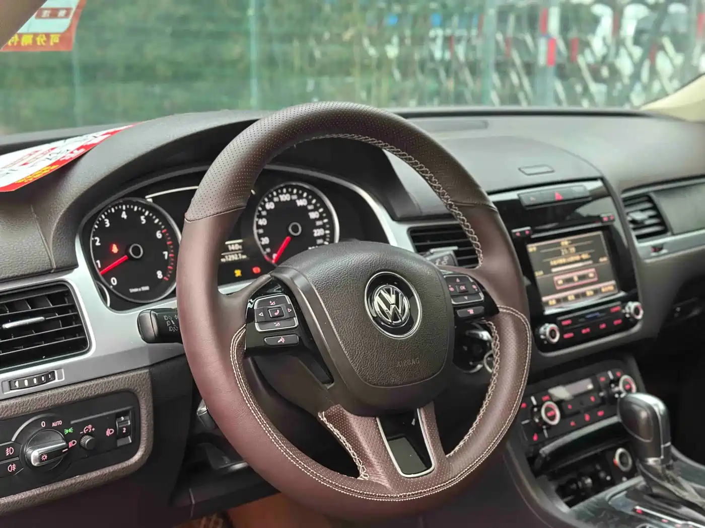 Volkswagen Touareg 2012 R-Line High Spec фото 9