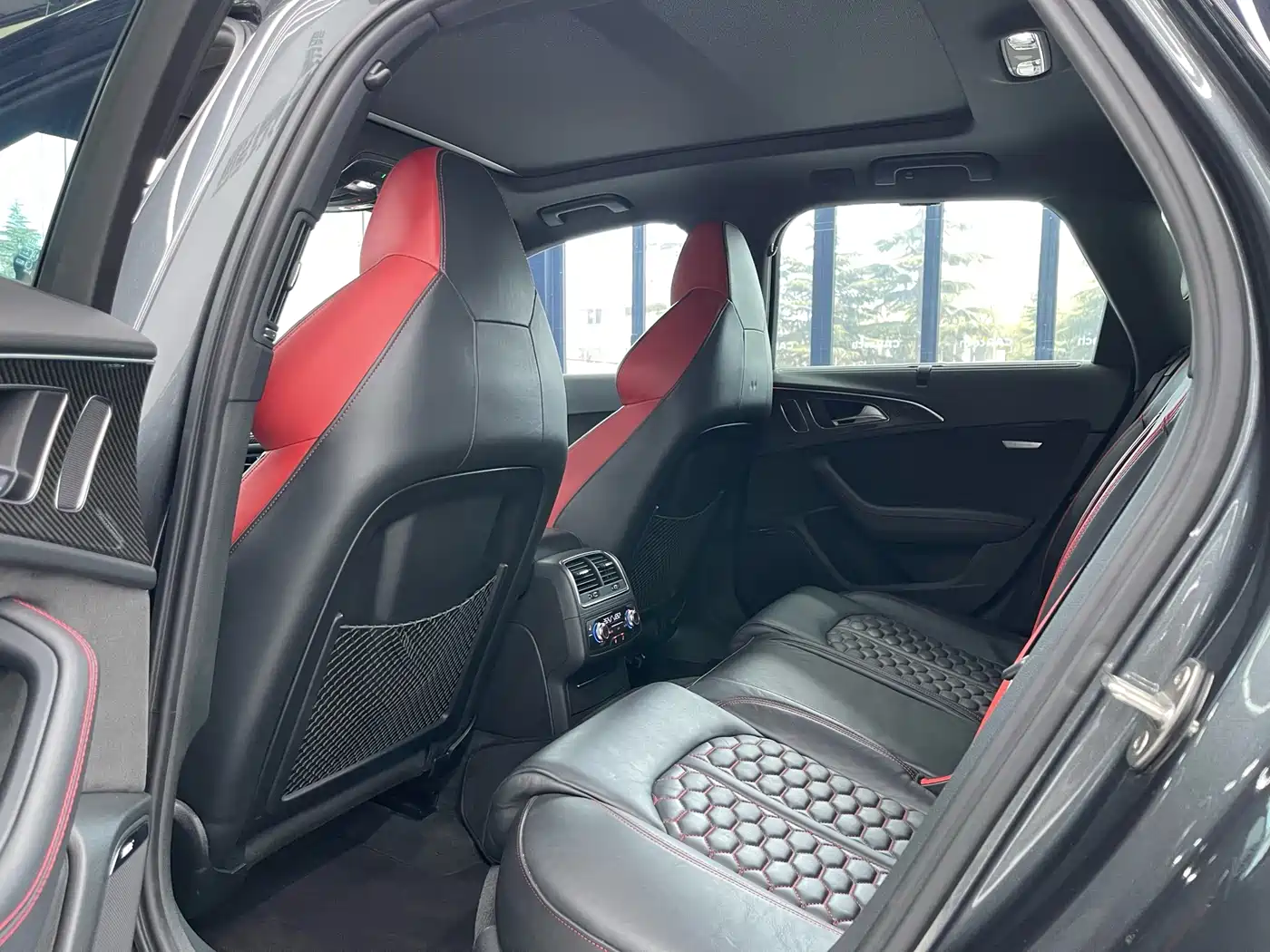 Audi RS 6 2016 RS 6 4.0T Avant фото 19