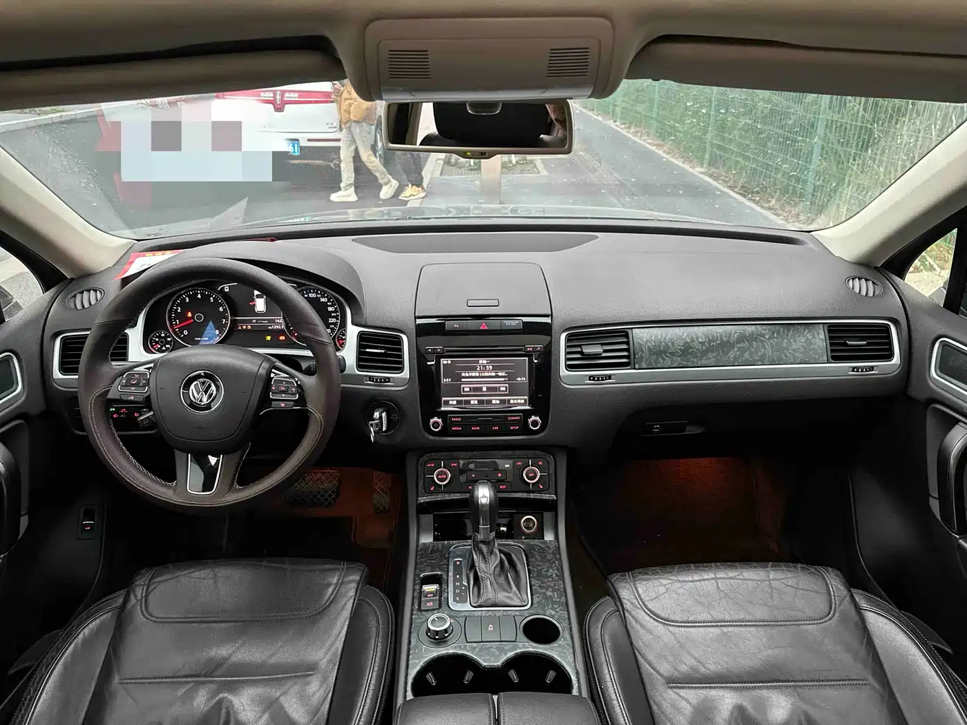 Volkswagen Touareg 2012 R-Line High Spec фото 15