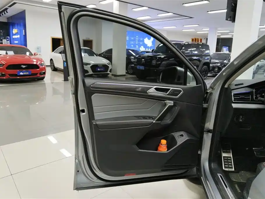 Volkswagen Tiguan L 2023 380TSI 4WD R-Line Flagship 7-seater фото 7