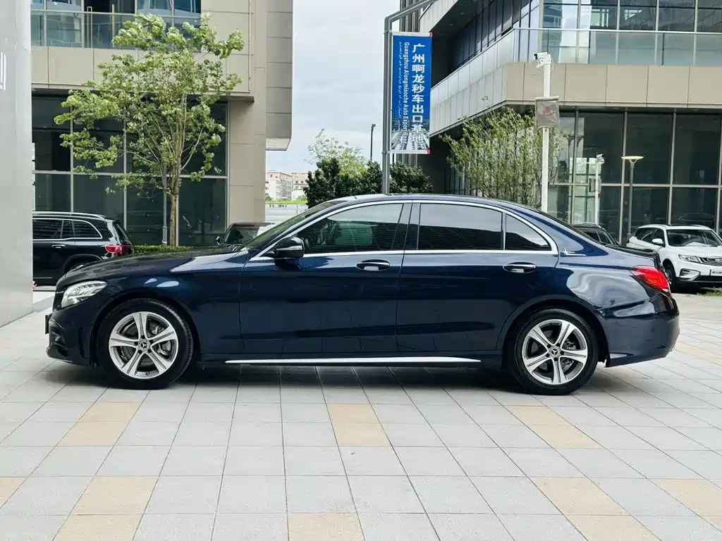 Фото 4 - Mercedes-Benz C-Class