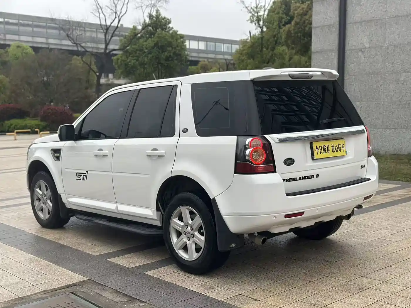 Land Rover Freelander 2 2014 2.0T Si4 S Gasoline Edition фото 5