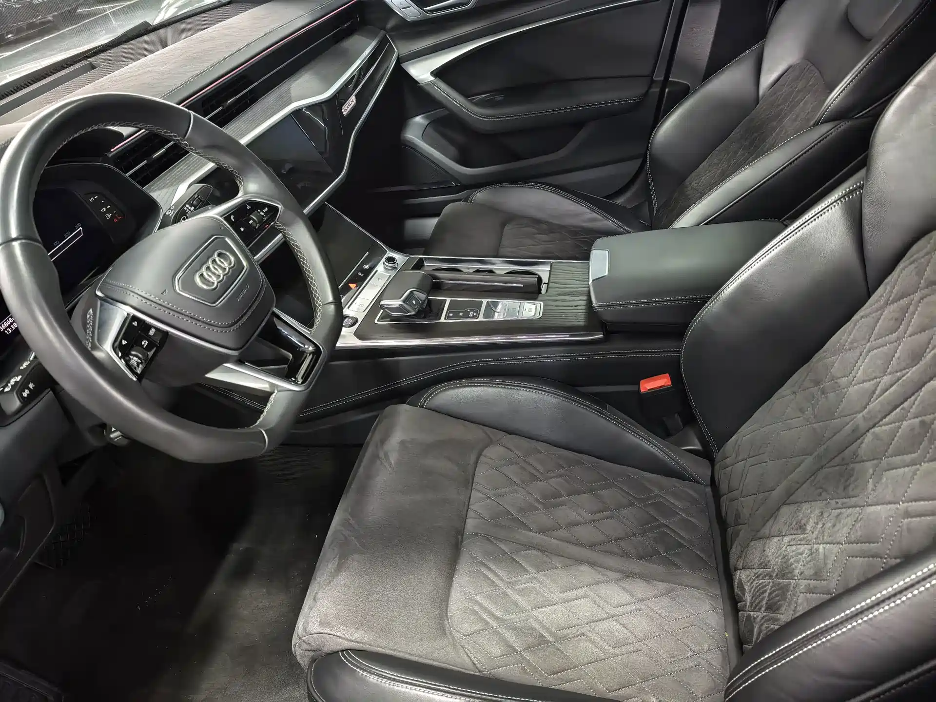 Фото 11 - Audi A6L