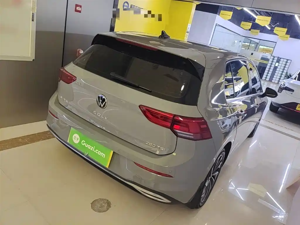 VOLKSWAGEN GOLF