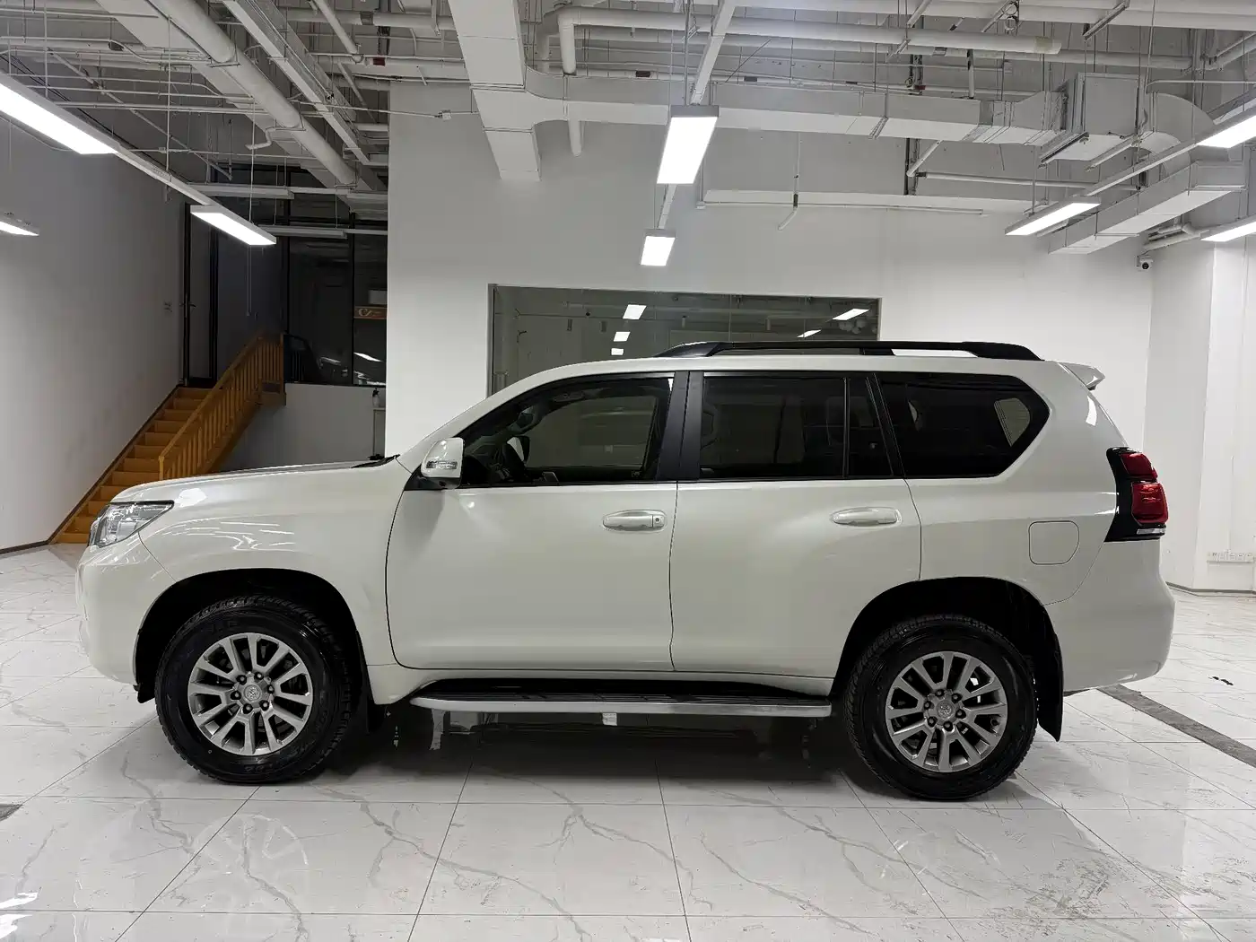 Toyota Prado 2018 3.5L Auto TX фото 3