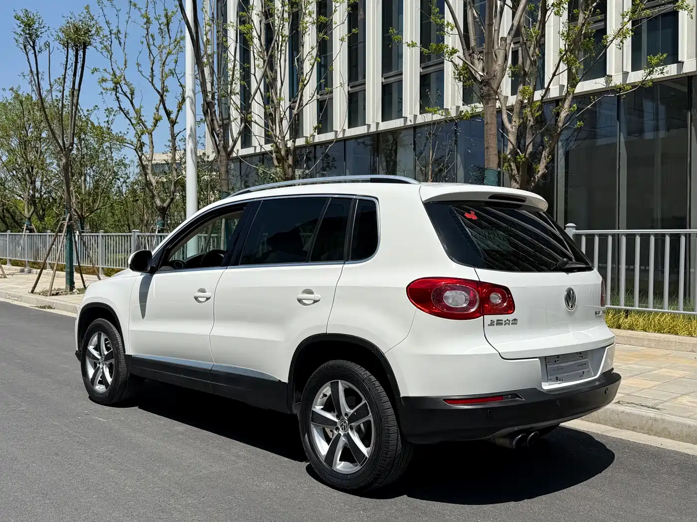 Volkswagen Tiguan 2010 1.8TSI Automatic 4WD Elite фото 12