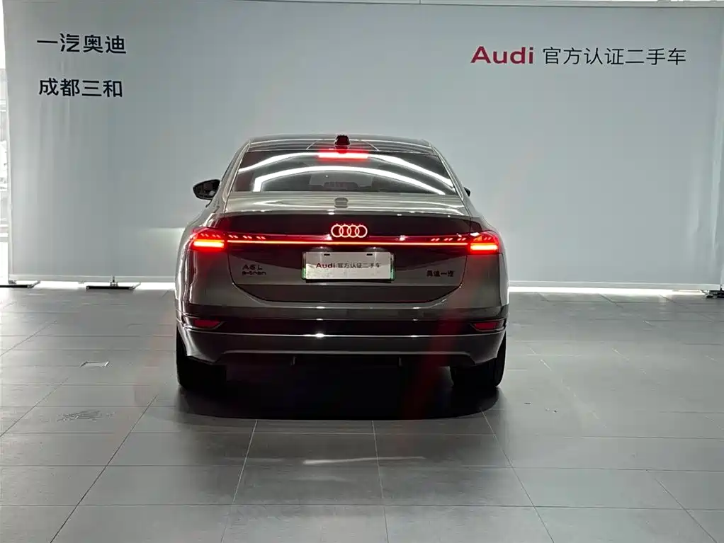 Фото 5 - Audi A6L e-tron