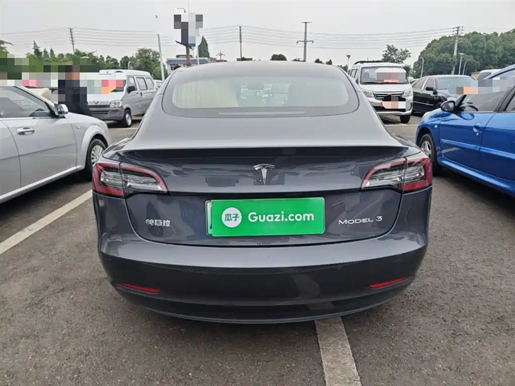 TESLA MODEL 3