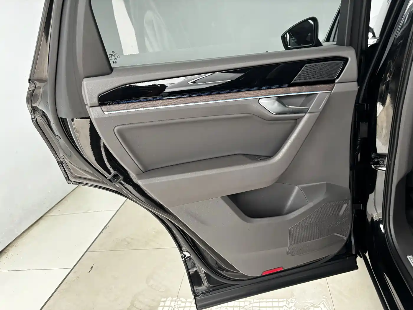 Volkswagen Touareg 2024 2023 2.0TSI R-Line Edition